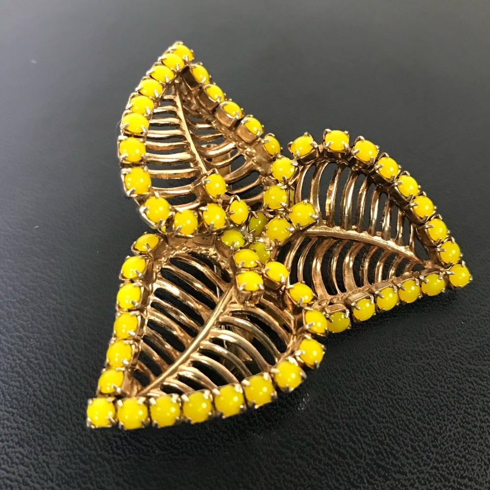 Beautiful Classic VINTAGE Yellow Enamel Stone 3 Leaf Brooch